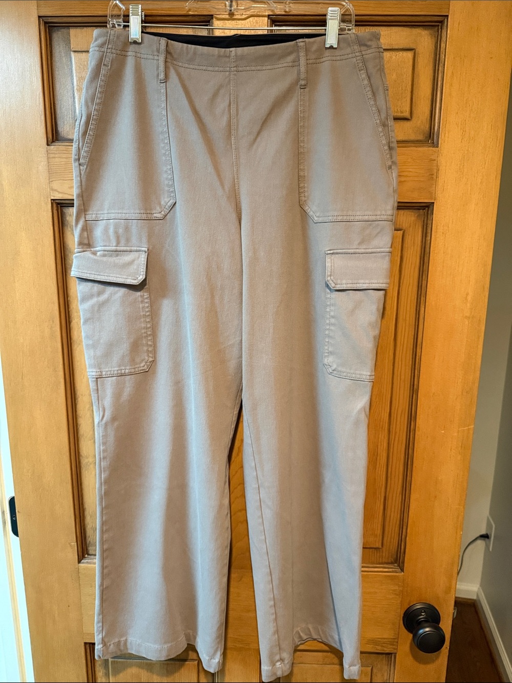 Women’s Stretch Cargo Pants in Light Taupe